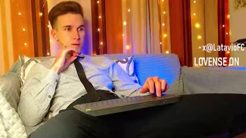 Snapshot of midnighter__ chatting on December 23, 2025, 12:52 am Alexey or just Alex online show from December 23, 2025, 12:52 am