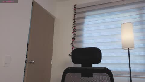 Snapshot of midori__san chatting on October 19, 2025, 4:18 pm midori__san online show from October 19, 2025, 4:18 pm