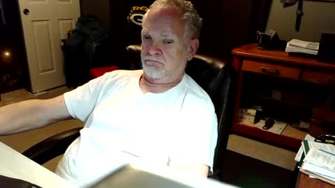 midwestdad09 online show from July 29, 2026, 12:42 am