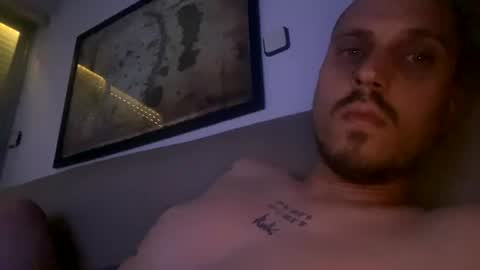 Snapshot of migueeeeeeel chatting on July 29, 2026, 11:52 am migueeeeeeel online show from July 29, 2026, 11:52 am