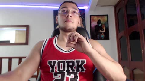 Snapshot of miguel0981 chatting on January 10, 2025, 2:35 am Strong Man online show from January 10, 2025, 2:35 am