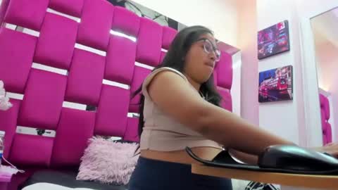 Snapshot of miha_smith chatting on June 25, 2026, 3:17 am Miha online show from June 25, 2026, 3:17 am