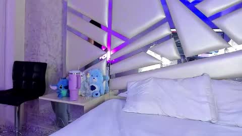 Snapshot of miia02 chatting on October 6, 2025, 4:10 am MIA 3 online show from October 6, 2025, 4:10 am