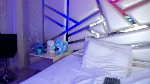 Snapshot of miia02 chatting on November 1, 2025, 4:25 am MIA 3 online show from November 1, 2025, 4:25 am