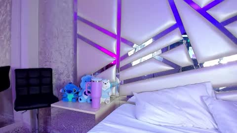 Snapshot of miia02 chatting on November 11, 2025, 6:02 am MIA 3 online show from November 11, 2025, 6:02 am