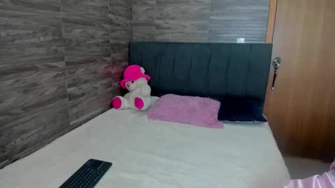 Mia online show from March 18, 2026, 3:31 am