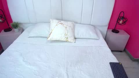 Snapshot of miia_colliins__ chatting on September 17, 2025, 12:40 pm Miia colliins online show from September 17, 2025, 12:40 pm