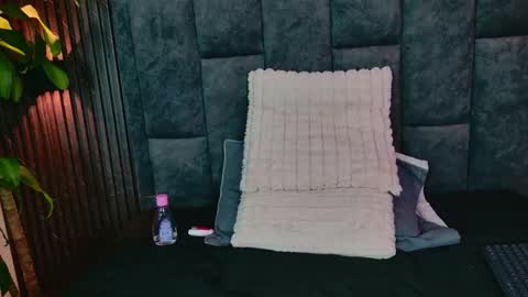 miia_deluxe_ online show from June 2, 2026, 2:35 am