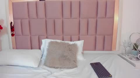 Mia  online show from January 12, 2025, 1:21 am