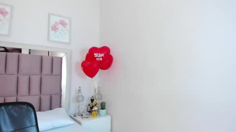 Mia  online show from February 14, 2025, 9:10 pm