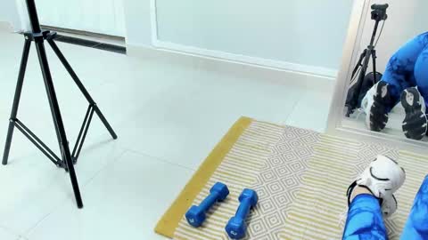 Mia  online show from October 2, 2025, 10:33 am