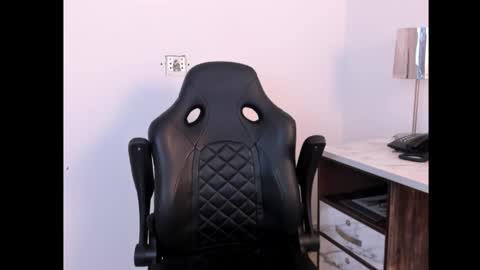 Mia  online show from October 6, 2025, 10:23 am