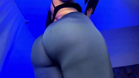 mia online show from October 1, 2025, 9:43 pm