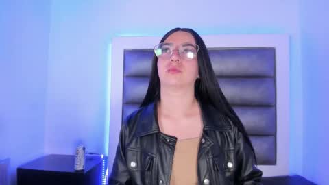 Mia online show from March 1, 2026, 5:53 am