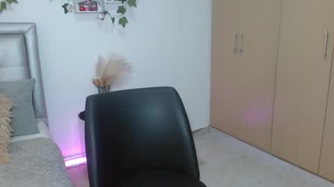 Snapshot of miiaa_k chatting on April 20, 2026, 10:51 am miiaa_k online show from April 20, 2026, 10:51 am