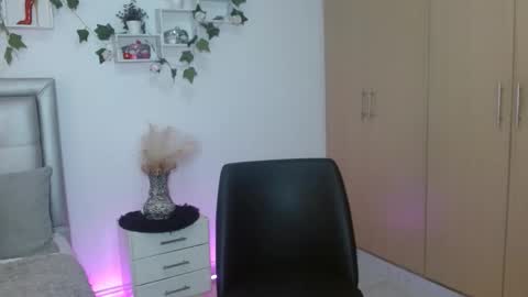 Snapshot of miiaa_k chatting on April 27, 2026, 9:40 am miiaa_k online show from April 27, 2026, 9:40 am