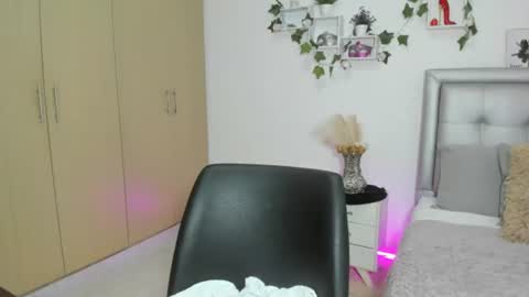 Snapshot of miiaa_k chatting on June 19, 2026, 11:25 am miiaa_k online show from June 19, 2026, 11:25 am