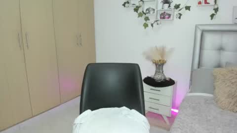 Snapshot of miiaa_k chatting on July 1, 2026, 11:23 am miiaa_k online show from July 1, 2026, 11:23 am