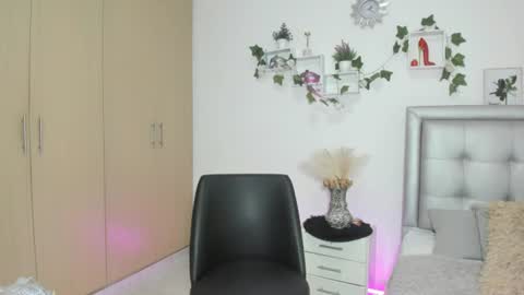 Snapshot of miiaa_k chatting on July 9, 2026, 10:08 am miiaa_k online show from July 9, 2026, 10:08 am