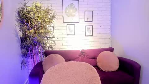 miilu  online show from February 25, 2025, 6:58 am