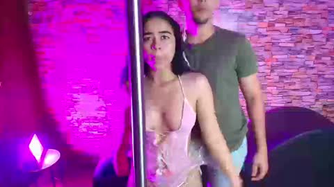 Dulce   online show from September 19, 2025, 2:07 pm