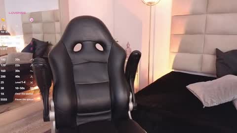 Snapshot of miissjulia chatting on December 31, 2024, 10:12 pm online show from December 31, 2024, 10:12 pm