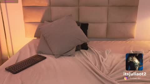   online show from January 31, 2025, 11:45 pm