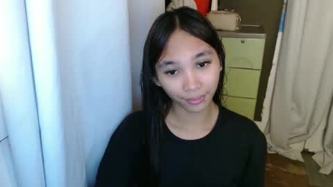 Snapshot of mika_cora chatting on April 18, 2026, 10:19 am MIKA online show from April 18, 2026, 10:19 am