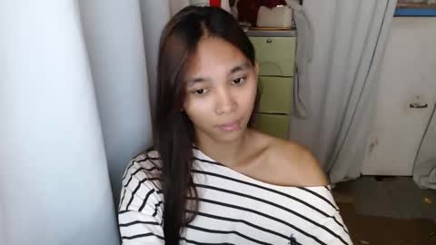 Snapshot of mika_cora chatting on April 21, 2026, 9:06 pm MIKA online show from April 21, 2026, 9:06 pm