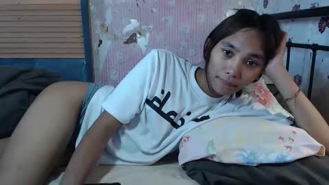 Snapshot of mika_cora chatting on April 24, 2026, 2:47 am MIKA online show from April 24, 2026, 2:47 am
