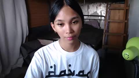 Snapshot of mika_cora chatting on May 8, 2026, 8:19 am MIKA online show from May 8, 2026, 8:19 am