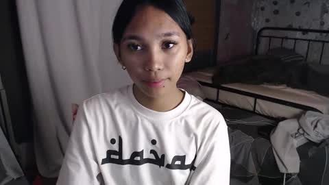 Snapshot of mika_cora chatting on May 10, 2026, 3:06 pm MIKA online show from May 10, 2026, 3:06 pm