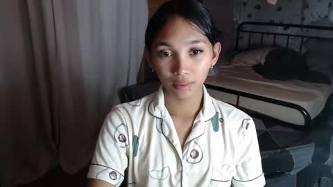Snapshot of mika_cora chatting on May 22, 2026, 12:55 pm MIKA online show from May 22, 2026, 12:55 pm