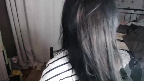 Snapshot of mika_cora chatting on June 1, 2026, 6:42 pm MIKA online show from June 1, 2026, 6:42 pm