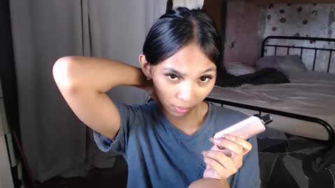 Snapshot of mika_cora chatting on June 3, 2026, 5:10 am MIKA online show from June 3, 2026, 5:10 am