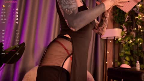 Snapshot of mika_moon_ chatting on December 13, 2024, 2:43 am mika_moon_ online show from December 13, 2024, 2:43 am