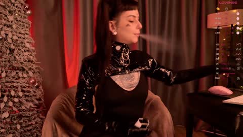 Snapshot of mika_moon_ chatting on January 2, 2025, 8:46 pm mika_moon_ online show from January 2, 2025, 8:46 pm