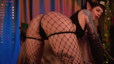 Snapshot of mika_moon_ chatting on February 1, 2025, 4:24 am mika_moon_ online show from February 1, 2025, 4:24 am