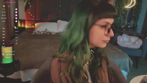 Snapshot of mika_moon_ chatting on March 7, 2025, 4:22 pm mika_moon_ online show from March 7, 2025, 4:22 pm