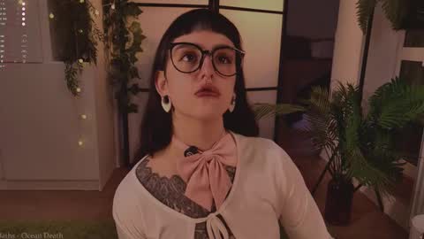 Snapshot of mika_moon_ chatting on November 13, 2025, 4:39 pm mika_moon_ online show from November 13, 2025, 4:39 pm