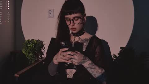 Snapshot of mika_moon_ chatting on December 2, 2025, 6:03 pm mika_moon_ online show from December 2, 2025, 6:03 pm