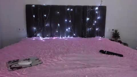 Snapshot of mika_ray chatting on December 25, 2024, 11:10 pm Mika online show from December 25, 2024, 11:10 pm