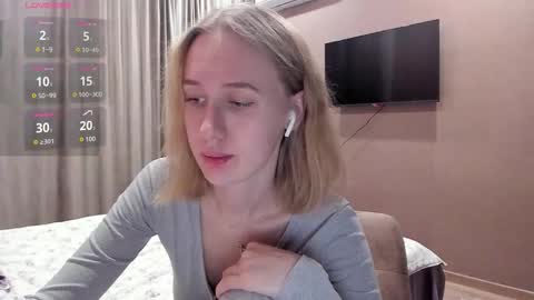 Snapshot of mika_ray chatting on October 31, 2025, 11:17 pm Mika online show from October 31, 2025, 11:17 pm