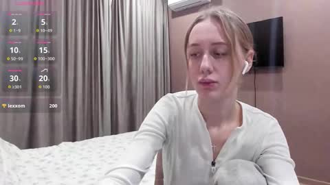 Snapshot of mika_ray chatting on November 25, 2025, 10:43 pm Mika online show from November 25, 2025, 10:43 pm