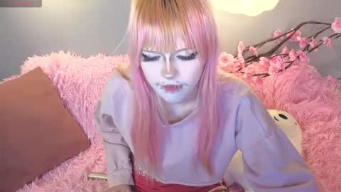 Snapshot of mika_vatashi chatting on February 11, 2026, 7:35 am Mika online show from February 11, 2026, 7:35 am