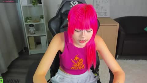 Snapshot of mika_vatashi chatting on March 5, 2026, 8:32 am Mika online show from March 5, 2026, 8:32 am