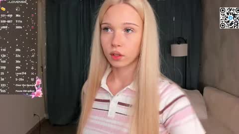 Snapshot of mikaelataron chatting on April 19, 2026, 9:28 pm Angel girl online show from April 19, 2026, 9:28 pm