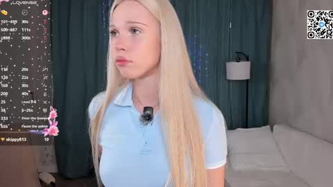 Snapshot of mikaelataron chatting on April 22, 2026, 8:43 pm Angel girl online show from April 22, 2026, 8:43 pm