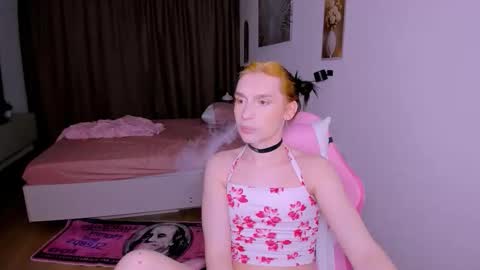 mikaella_nicole online show from June 7, 2026, 8:01 pm