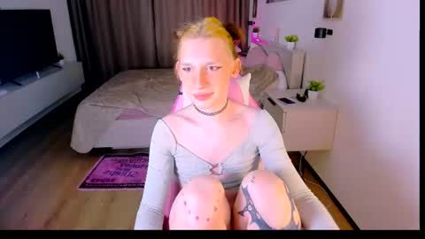 mikaella_nicole online show from June 18, 2026, 10:36 pm